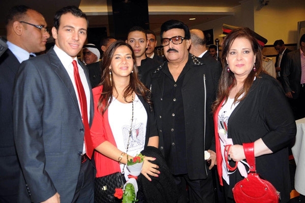 دلال عبد العزيز وسمير غانم ودنيا وزوجها رامي رضوان