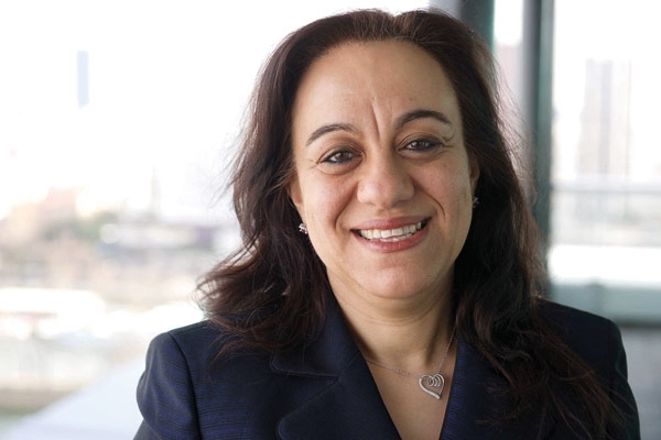 الدكتورة عزة كامل