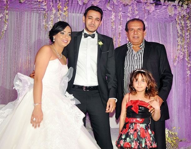 الفنان فتوح أحمد يهنئ العروسين