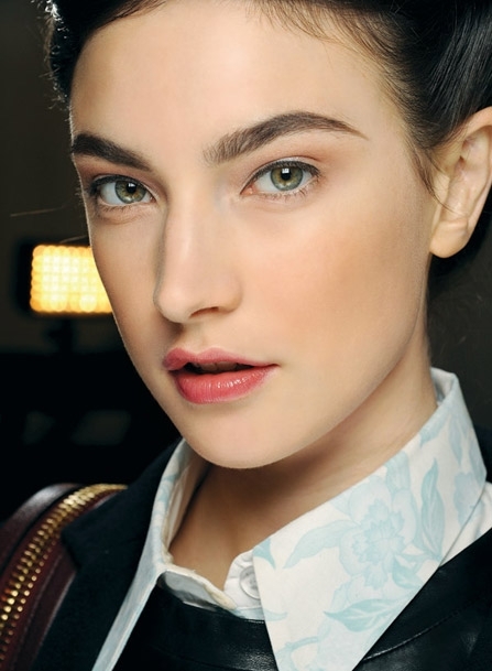 في عرض كارولينا هيريرا - Diane Kendal: البشرة رائعة!