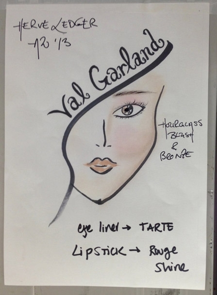 في عرضHerve Leger - مع Val Garland: ماكياج كاليفورنيّ، جمال طبيعيّ، بشرة نضرة مسمرّة.