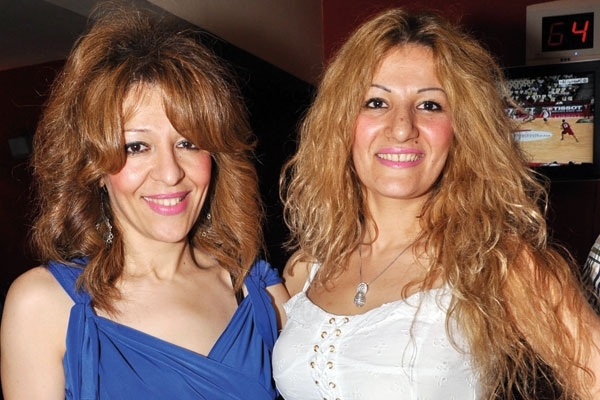 اثنتان من الموديلز.