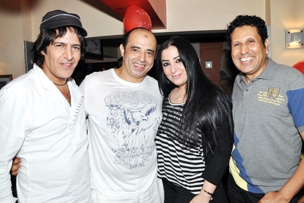 أحمد الفيشاوي مع بعض الحضور.