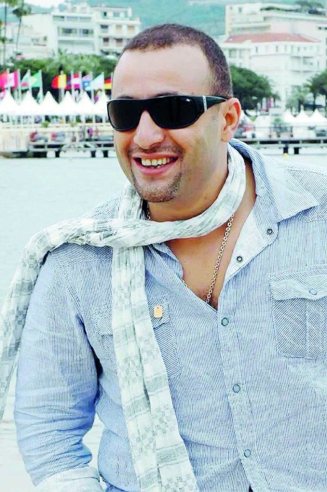 نقيب الأطباء غاضب من أحمد السقا