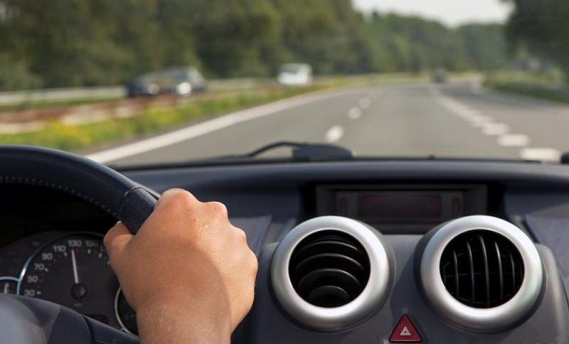 تأثير المكيّف على آداء السيارة.. ما مدى خطورته؟ وهل حقاً يجب التعامل معه بحذر؟