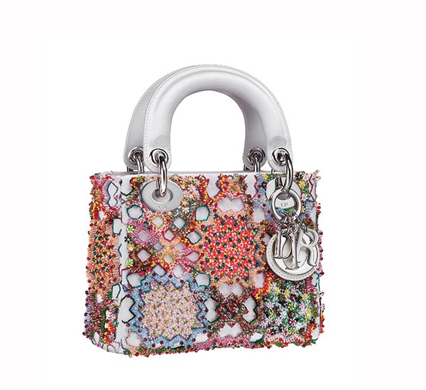 حقيبة Lady Dior الأيقونية ترتدي سحر طوكيو