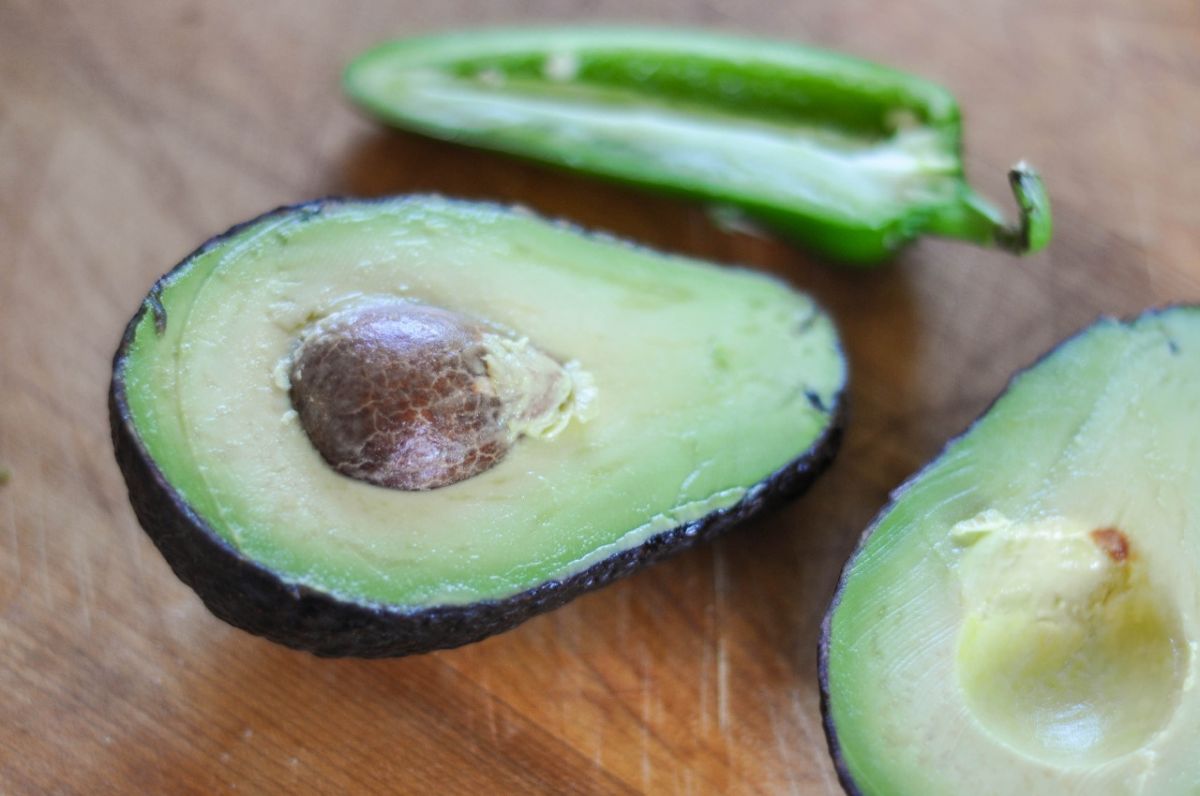 كيف تبيّضين الأماكن السوداء في وجهك وجسمك بطريقة طبيعية؟