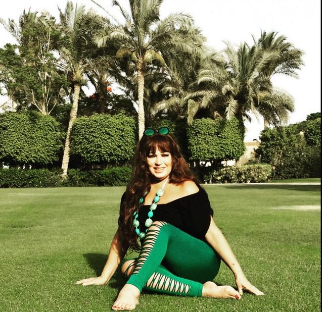 صورة فيفي عبده بفستان يظهر رشاقتها