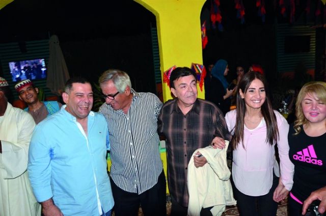 أمل رزق تجمع أصدقاءها على سحور