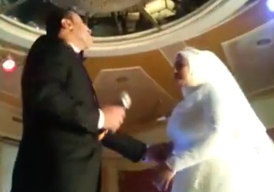 بالفيديو: صدمة عروس ليلة زفافها ماذا حدث؟