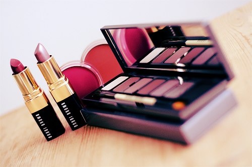 رفع دعوى على زوجته بعدما ازالت الماكياج! اليكم التفاصيل