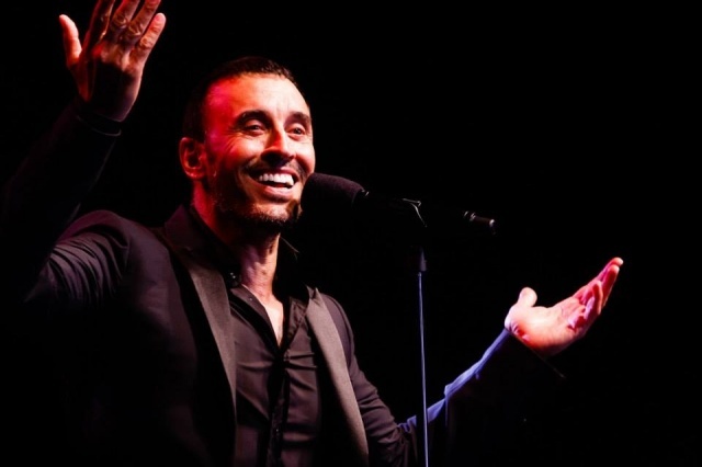 بالصورة- شاهدوا حفيدة كاظم الساهر تقبّل جدها