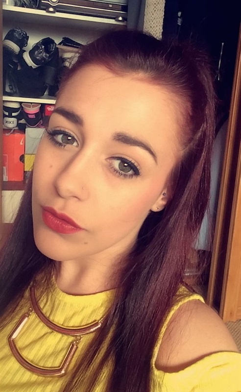 بالصور- فتاة تتشوه بعد إجراء عملية لحاجبيها.. هكذا أصبحت!!