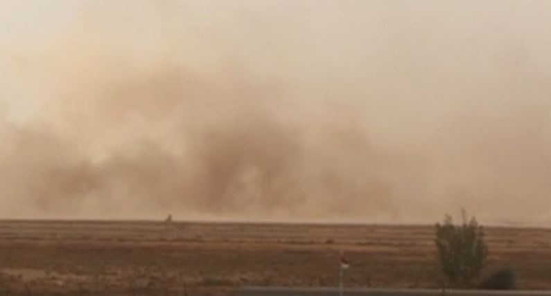 شاهدوا لحظة تعرض مطار عمان لعاصفة رملية شديدة