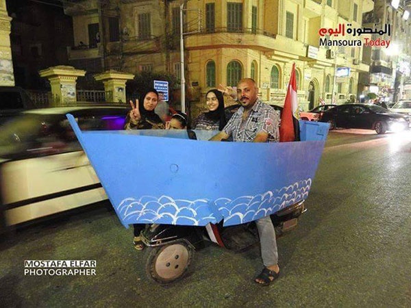 احتفل بقناة السويس الجديدة بطريقة غريبة فماذا فعل؟