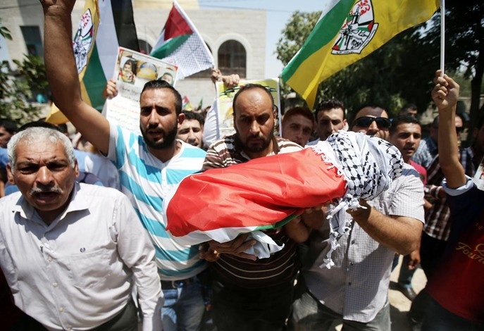 وفاة والد الرضيع الفلسطيني الذي حرقه مستوطنون متأثراً بجروحه