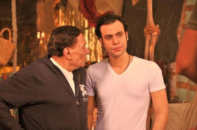 خاص لها - كيف رفض عادل إمام استغلال صداقته بعمرو دياب؟