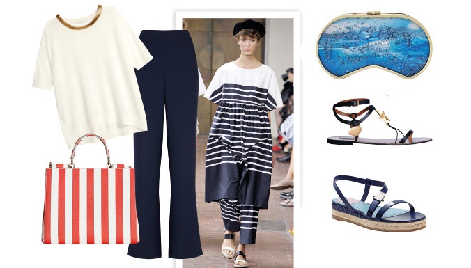 على شاطىء البحر