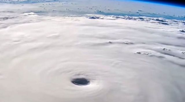 فيديو مذهل لإعصار 