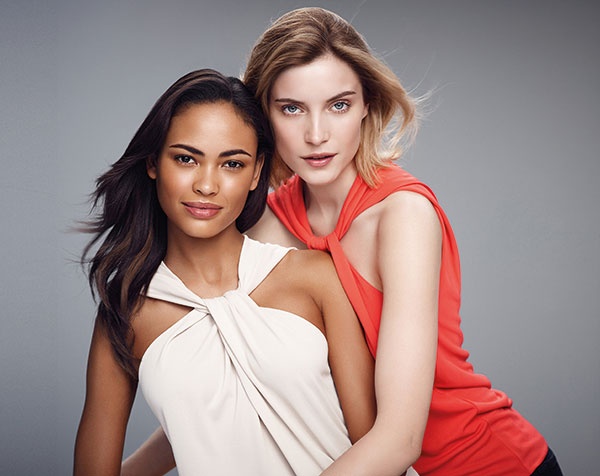 مديرة قسم الإتصال العلمي لدى «كلارنس» Clarins ماري- هيلين لير: سيروم Mission Perfection هو الحل الأمثل...