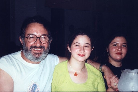 فيديو نادر: نور الشريف وابنته سارة في طفولتها