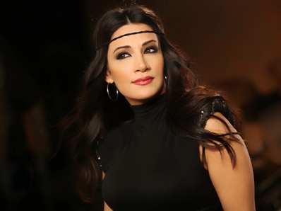 بالصورة - ديانا حداد بالحجاب ومن دون مكياج