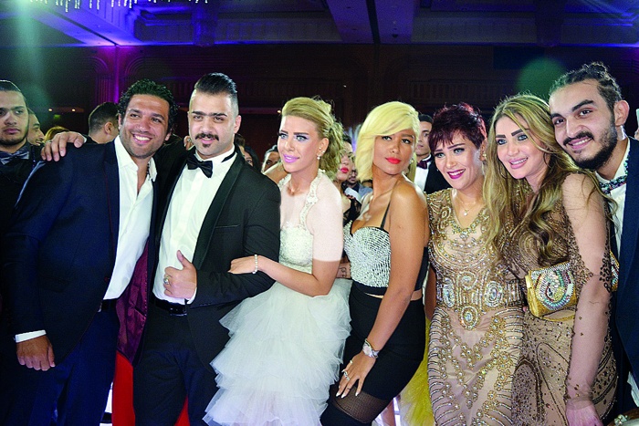 هدية كريم محسن لعروسه