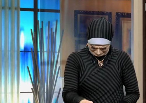 بالفيديو- بكاء هستيري لمذيعة مصرية على الهواء... والسبب؟