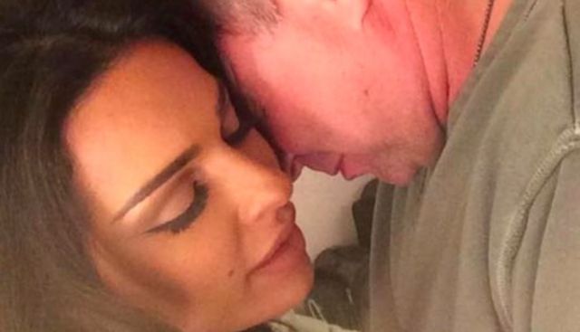 بالصور- نادين نسيب نجيم تتغزل بزوجها أمام الألاف: 