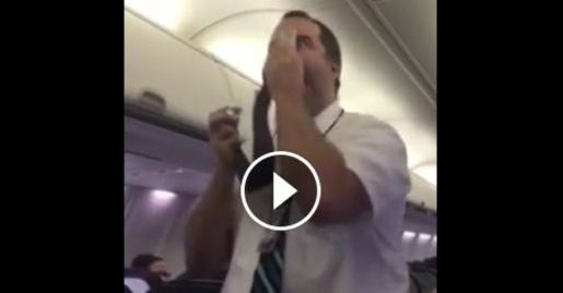 بالفيديو - مضيف طيران 