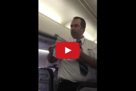بالفيديو- مضيف طيران يشرح تعليمات السلامة بطريقة مضحكة جدا