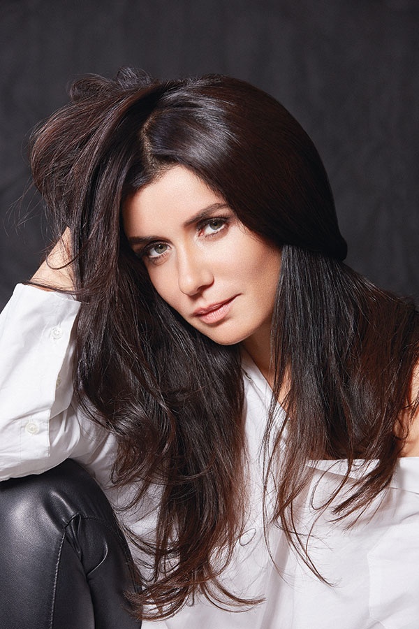 جميلة مثل... غادة عادل مشرقة بأسلوب طبيعي