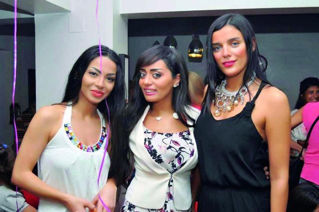 دوللي شاهين تهنّئ هبة