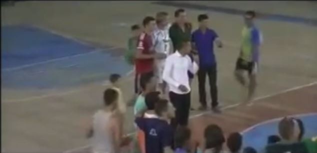 بالفيديو- لحظة وفاة مذيع على الهواء