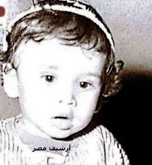 هذا الطفل أصبح نجماً الآن هل تستطيعون اكتشاف هويته من صورته؟