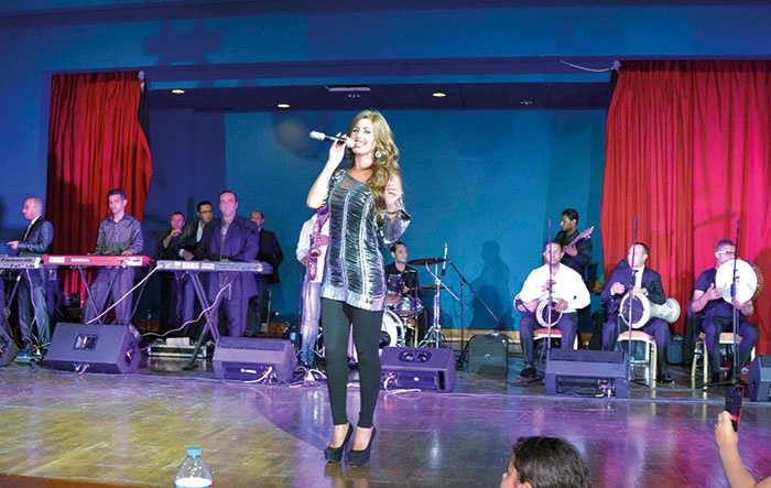 مي سليم تحتفل بعلاج للسرطان