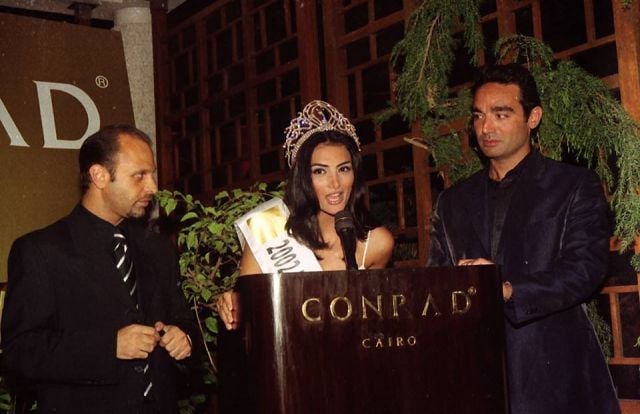 حورية وهي تلقي كلمة بعد تتويجها