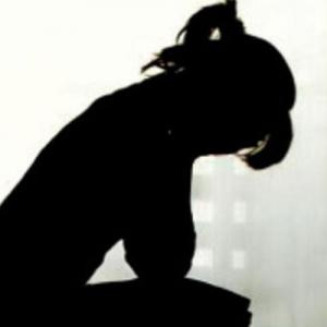 4 شبان يبتزون فتاة بنشر صورها الفاضحة في الإمارات