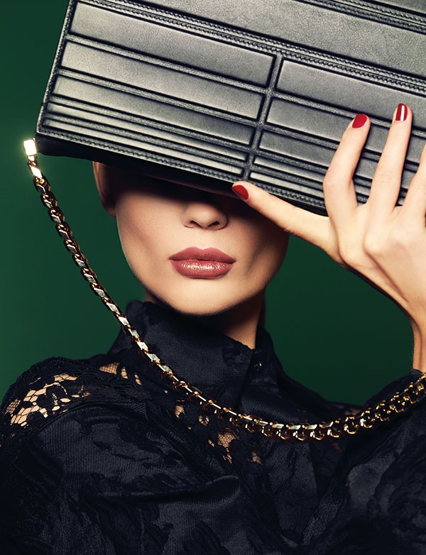 جلسة تصويرية جمعت بين الأزياء والجمال تكشف لنا عن موضة موسم ما قبل الخريف