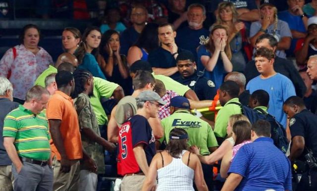 وفاة رجل سقط في ملعب من ارتفاع 12 متراً