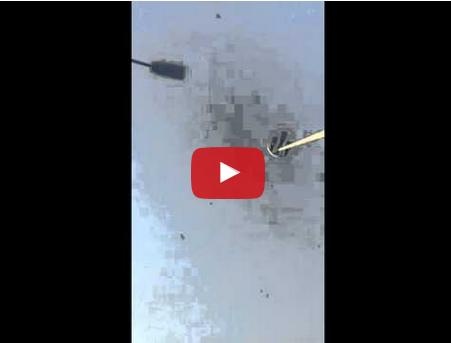 بالفيديو– اشتعال سيّارة بسبب تسرّب من قنينة بخاخ ملابس