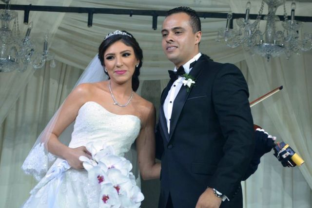 بالصور ـ أوكا يترك مي كساب في شهر العسل وانتقادات لفستان أمل رزق