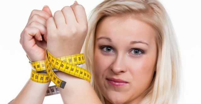 دراسة: لماذا يزداد وزن المرأة مع التقدم بالعمر... وما علاقة الرجل؟