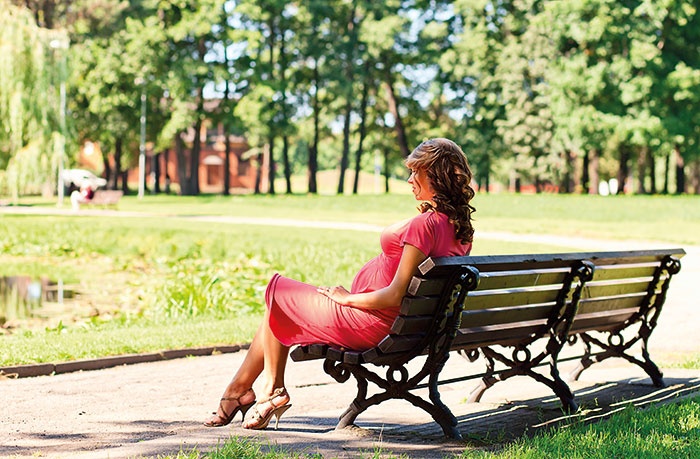 هل يحق لأرملة الإنجاب من زوجها المتوفى؟