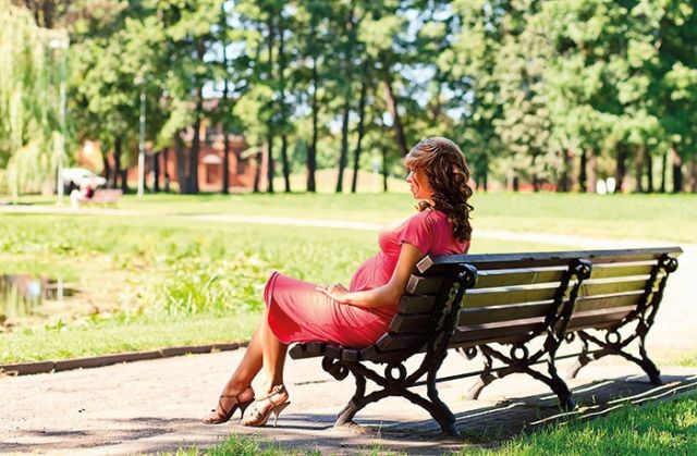 هل يحق لأرملة الإنجاب من زوجها المتوفى؟