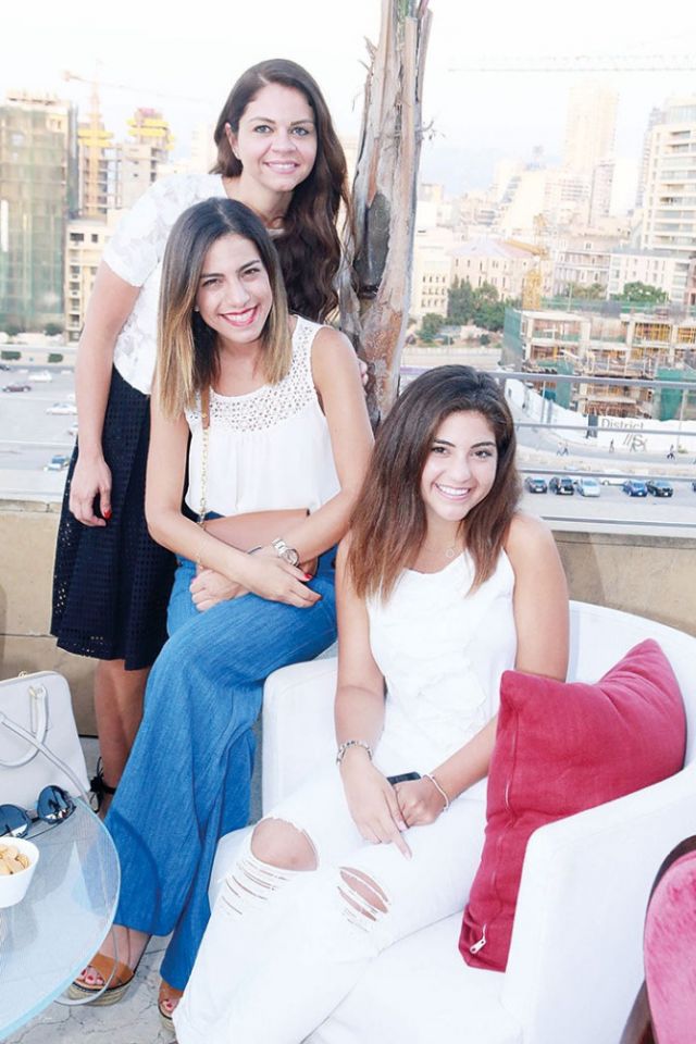 منى بيرم وثريا 
يوسف وساميا
 قعيق