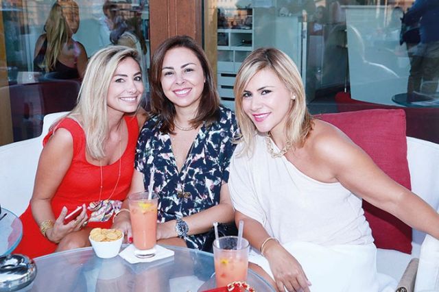 نادين رياشي ونتالي زهار ولورا ماتيو