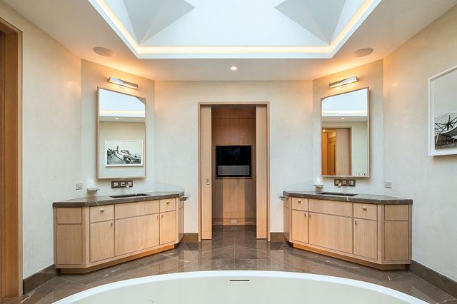 جانب آخر من صالة الحمّام الرئيسيّة