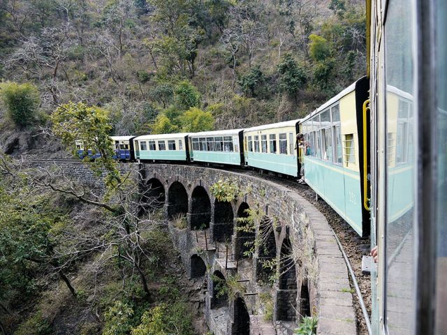 خط  سكة الجبل الحديدية في هيماشال  براديش   Himachal Pradesh في الهند