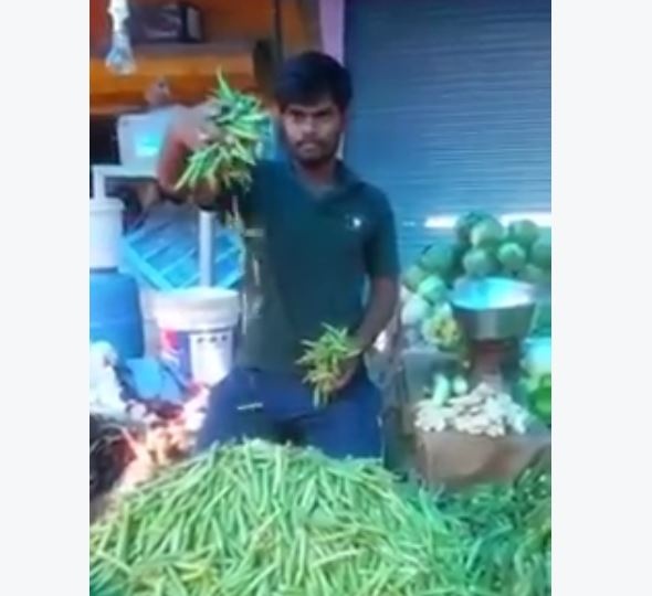 بالفيديو- تعرفوا على بائع الخضار المغناطيسي!!